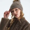 Căciulă Oh Mega Fur Pom pentru femei Căciulă Oh Mega Fur Pom pentru femei