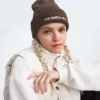 Căciulă urbană brodată Căciulă urbană brodată