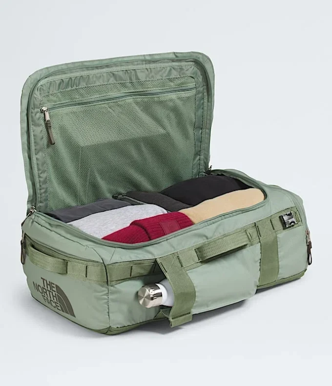 Geantă Base Camp Voyager — 32 L Geantă Base Camp Voyager — 32 L