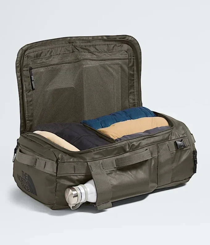 Geantă Base Camp Voyager — 32 L Geantă Base Camp Voyager — 32 L