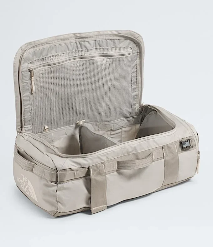 Geantă Base Camp Voyager — 32 L Geantă Base Camp Voyager — 32 L