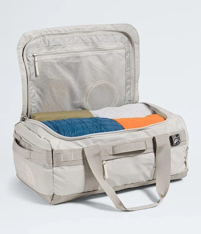 Geantă Base Camp Voyager — 42 L Geantă Base Camp Voyager — 42 L