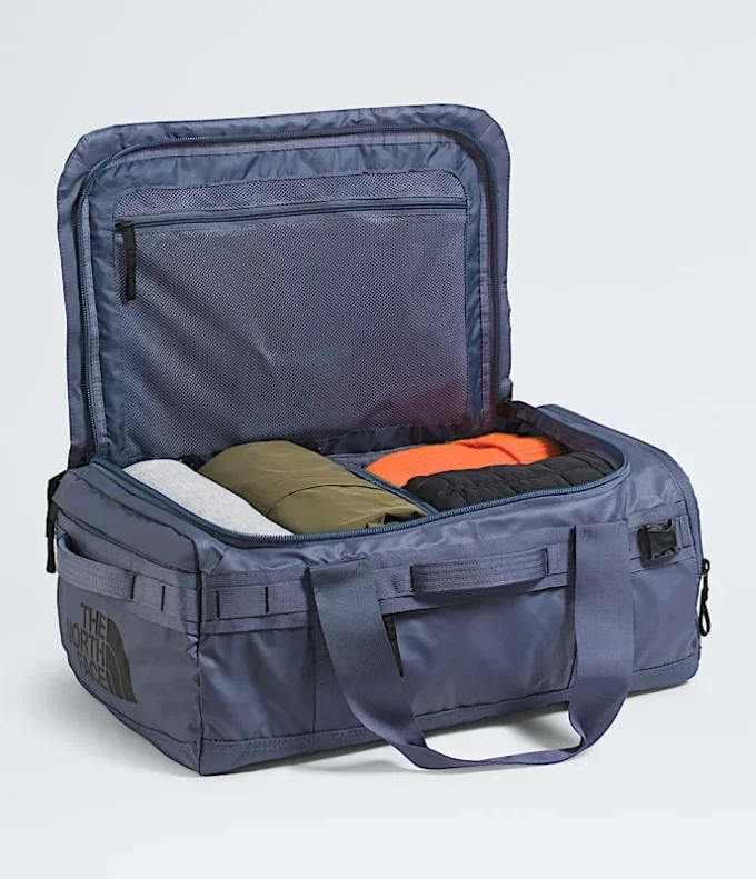 Geantă Base Camp Voyager — 42 L Geantă Base Camp Voyager — 42 L