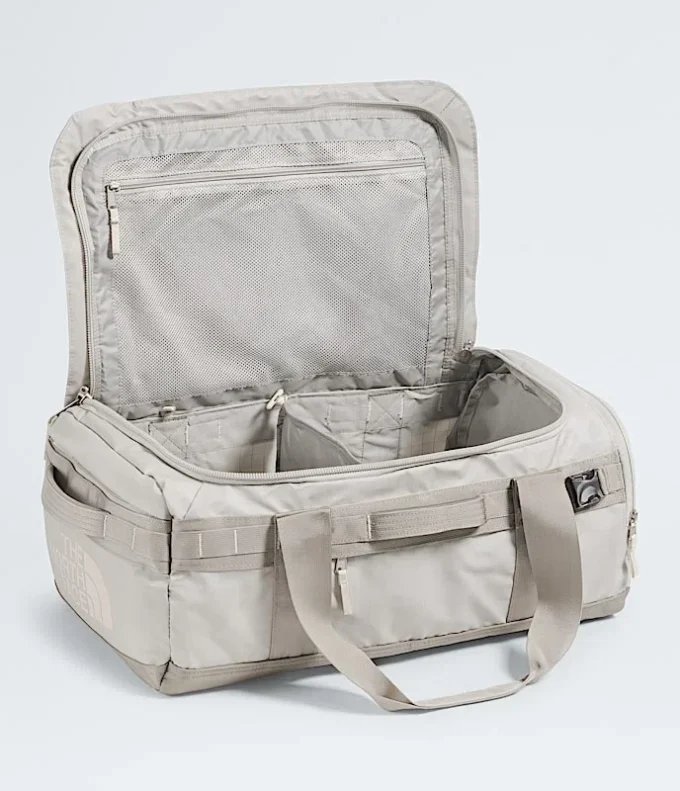 Geantă Base Camp Voyager — 42 L Geantă Base Camp Voyager — 42 L