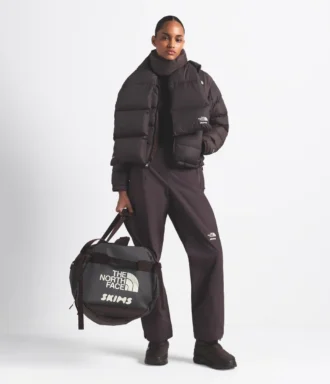 The North Face X SKIMS Base Camp Duffel – Mare The North Face X SKIMS Base Camp Duffel – Mare