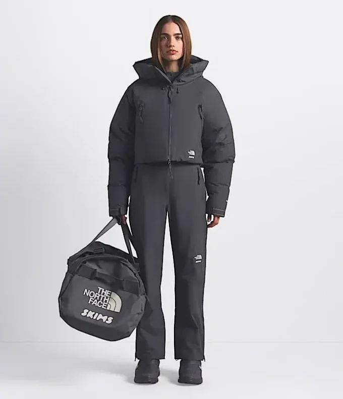 The North Face X SKIMS Base Camp Duffel – Mare The North Face X SKIMS Base Camp Duffel – Mare
