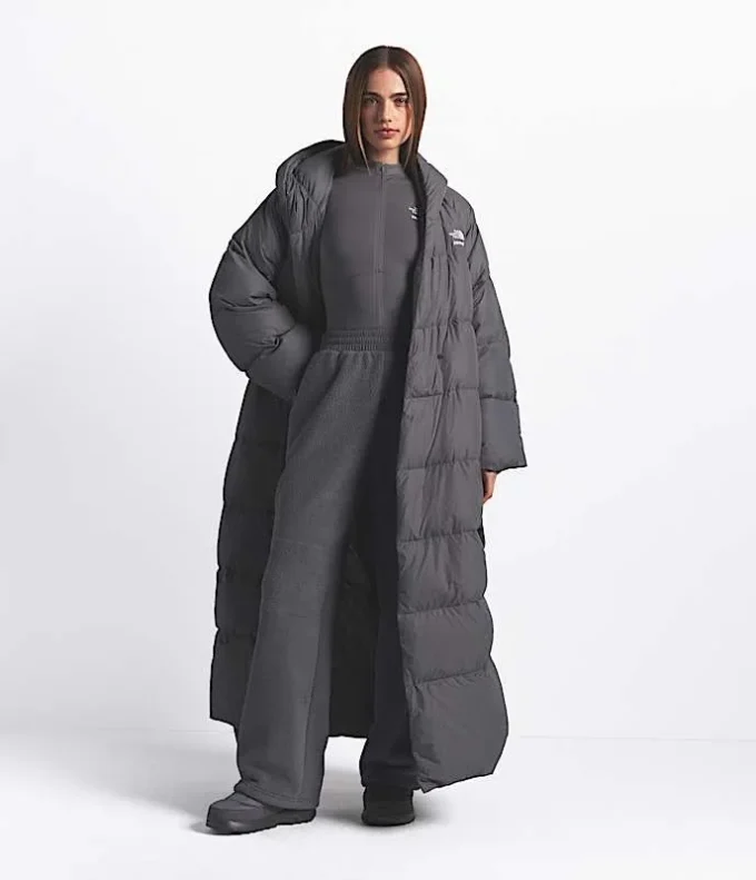 The North Face X SKIMS Parka Nuptse Wrap pentru femei The North Face X SKIMS Parka Nuptse Wrap pentru femei