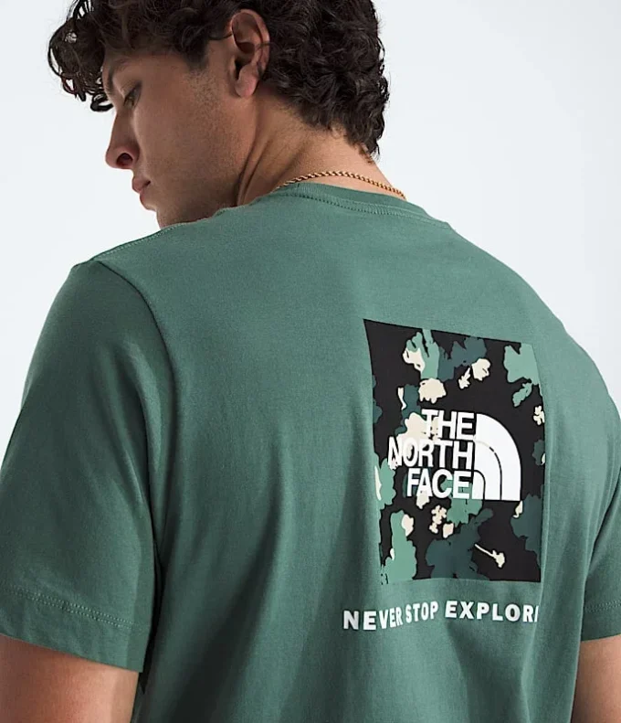 Tricou cu mânecă scurtă pentru bărbați Core TNF™ Flower Box NSE Tricou cu mânecă scurtă pentru bărbați Core TNF™ Flower Box NSE