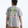 Tricou cu mânecă scurtă pentru bărbați TNF™ Essential Expedition Series — Grafică Tricou cu mânecă scurtă pentru bărbați TNF™ Essential Expedition Series — Grafică