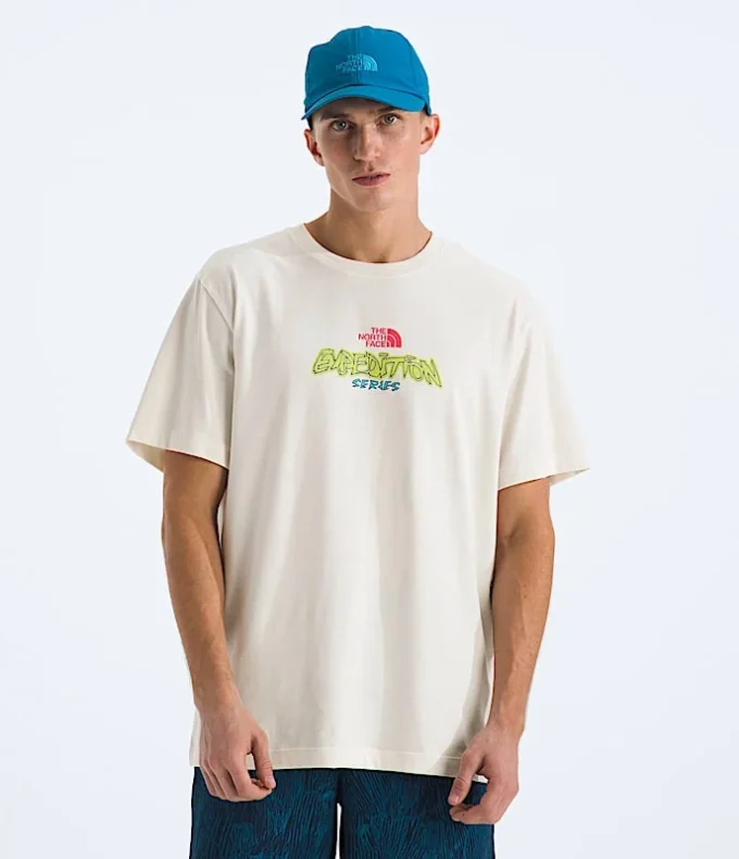 Tricou cu mânecă scurtă pentru bărbați TNF™ Essential Expedition Series — Grafică Tricou cu mânecă scurtă pentru bărbați TNF™ Essential Expedition Series — Grafică
